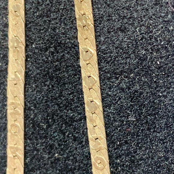 16" #1 Mom Sterling Silver Herringbone Necklace - Picture 3 of 10